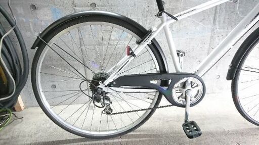 自転車中古クロスバイク Fermata 外装6段変速 オートライト カゴ鍵付き タイヤ27インチ カラーホワイト