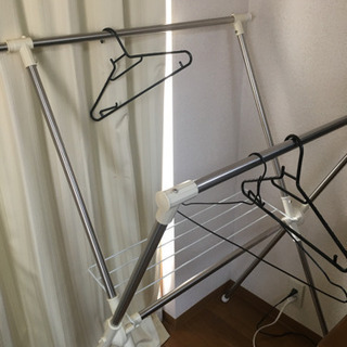ステンレスハンガーラック【可伸展】【折りたたみ可】【お渡し期間指定】の画像