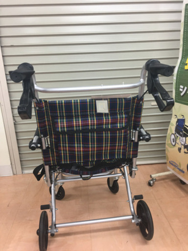 介助用車椅子 【0015】