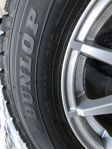 日産ノートスタッドレスタイヤアルミホイール付き