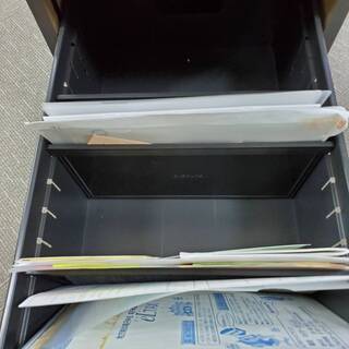 無料お譲り　キャビネット　／　3段引き出し、鍵付き、茶色の画像