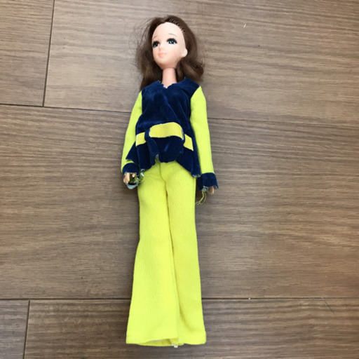 約40年前のリカちゃんのママ。洋服も当時の物です。