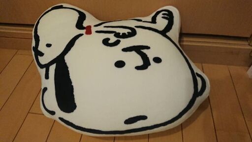 スヌーピー クッション ユニクロ 長場雄