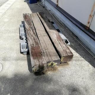 電車の枕木3本の画像