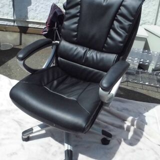 JM10635) オフィスチェア 昇降式 キャスター・ひじ掛け付き 幅：約67cm 高さ：約103～110cm 奥行：約58cm ブラック 中古品【取りに来られる方限定】の画像