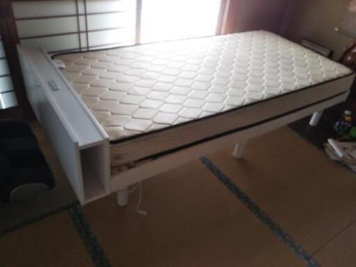 シングルベッド(IKEA？かニトリ？)オマケ付き
