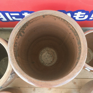 大きい甕☆直径42cm・高さ53cm☆底が細いタイプ☆用途自由自在☆中古品　【こちらは店舗です。浜村鹿野温泉ICから3分  買取本舗 宮本リサイクル  営業時間９～１９時  定休日水曜のみ←連絡できませんm(_ _)m】の画像