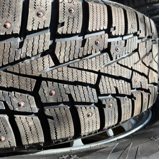 バリ効き　スパイクタイヤ　215/60R16 アルミホイール付き