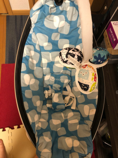 4moms mamaRoo4 フォーマムズ ママルー4 電動バウンサーです。