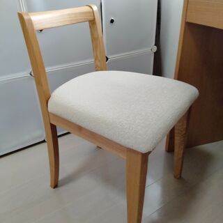ニトリ　照明付きドレッサー　椅子セットの画像