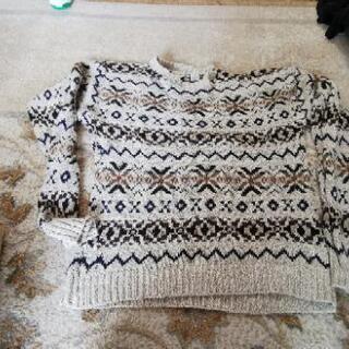 セーターと長袖ポロシャツ