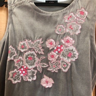 ベロアの刺繍カットソーの画像