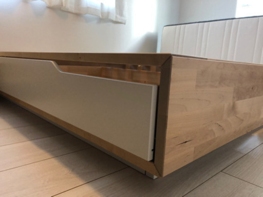 IKEA クイーンサイズ　新品　ベッドフレームのみ