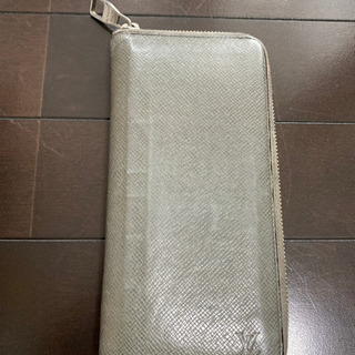 確実本物だけどかなりボロボロのヴィトンの財布