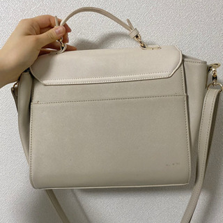 アイボリーカラーバッグの画像