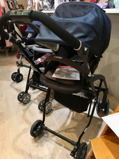 ■店頭引取限定■超美品☆コンビ　現行モデルベビーカー　Atto♫