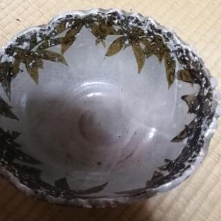 深めの器の画像