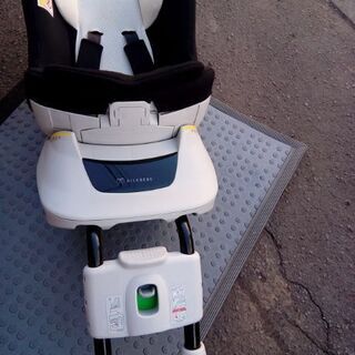 　自動車用チャイルドシート　Ailebebeの画像