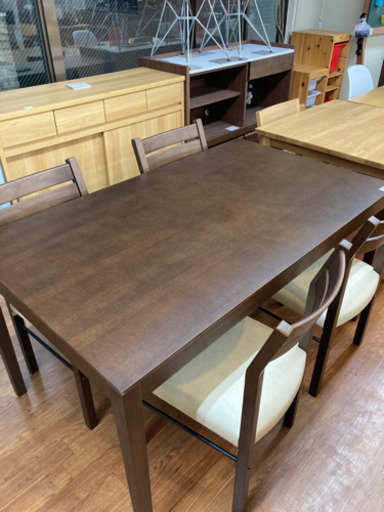 スタンダードモデル　ダイニング5点セット　目立つ傷もなくお部屋に合わせやすいオススメモデルです！