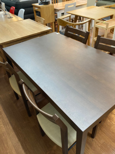 スタンダードモデル　ダイニング5点セット　目立つ傷もなくお部屋に合わせやすいオススメモデルです！