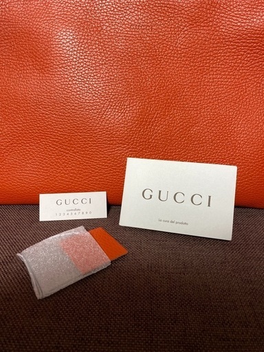 ☆GUCCI  ポーチ　クラッチバッグ（オレンジ)☆