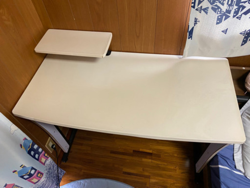 パソコンデスク　¥4000円