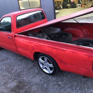 ハイラックス ピックアップトラック ベンチシート 2人乗り カスタム ベース車両などに ダットサンの画像