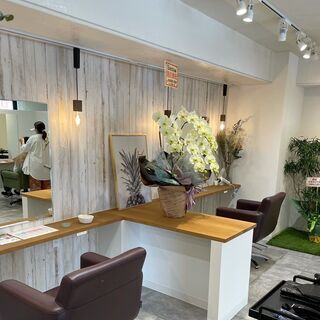 2021年3月OPENした綺麗なお店で働きませんか？￥1200～￥1700パートスタイリスト1名大募集の画像