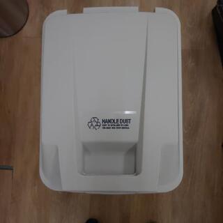 プラスチック製ゴミ箱　グレー　その2の画像