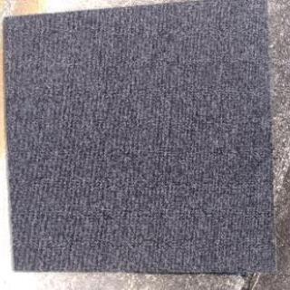 ①　【先約者交渉中！】グレー系黒色？のフロアマット　 50 CM...
