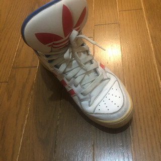 アディダス（スニーカー）の画像