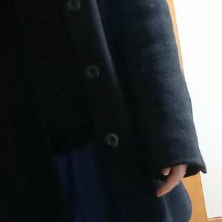 紺色のコートの画像
