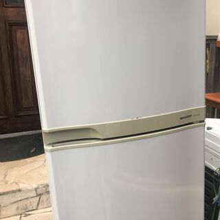 シャープのノンフロン冷蔵庫です。　容量225L