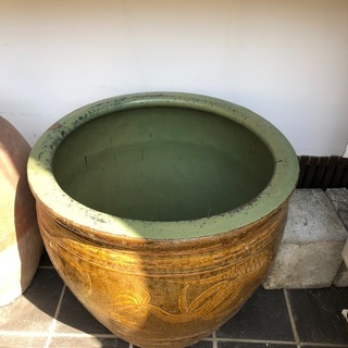 大きな壺？かめ？の画像