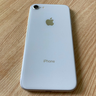 最最終値引！　iPhone8 シルバー　Simロック解除済みの画像