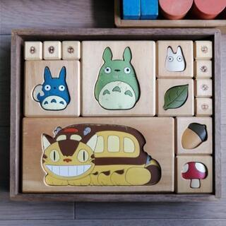 積木（となりのトトロ知育玩具とイギリス製積木）の画像