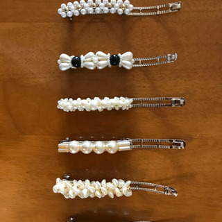 ６個まとめて。パール風ヘアアクセサリーの画像
