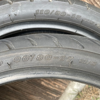 値下げwバイク用タイヤ前後セットの画像