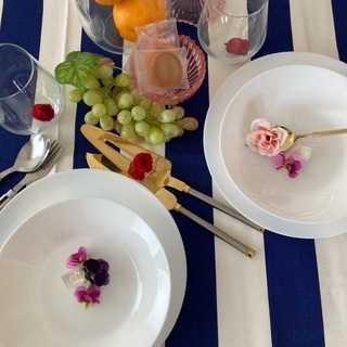 edible flower食べれるお花でIKEA食器で簡単テーブルの画像