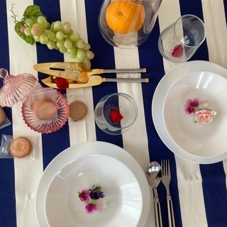 edible flower食べれるお花でIKEA食器で簡単テーブルの画像
