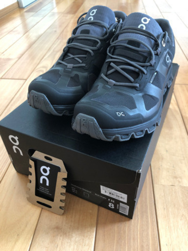 トレイル シューズ　on クラウドベンチャー　ウォータープルーフ　防水