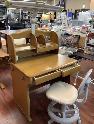 ニトリの学習机・机+ライト+イスのお買い得3点セット　中古
