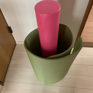 ストレッチポールとヨガマット差し上げます