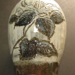ひろ窯　藤井敬之作　白釉椿模様花瓶の画像