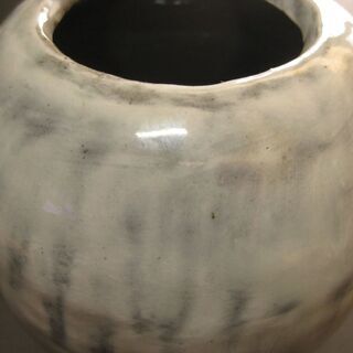 ひろ窯　藤井敬之作　白釉椿模様花瓶の画像