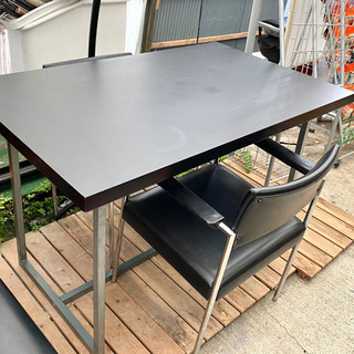 テーブルと椅子のセット