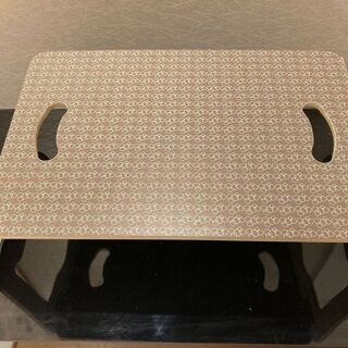 【IKEA】のラップトップサポート（膝上に置ける折りたたみテーブ...