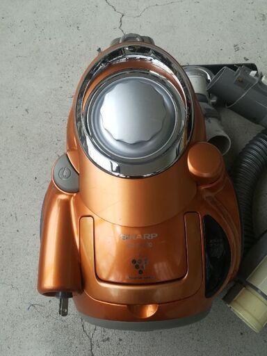 SHARPのサイクロン掃除機