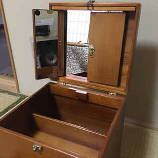 収納付きメイクボックスの画像