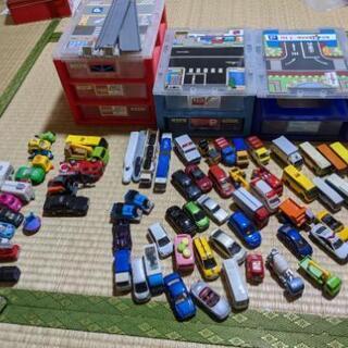 【終了しました】トミカいっぱい収納ケース3個付き